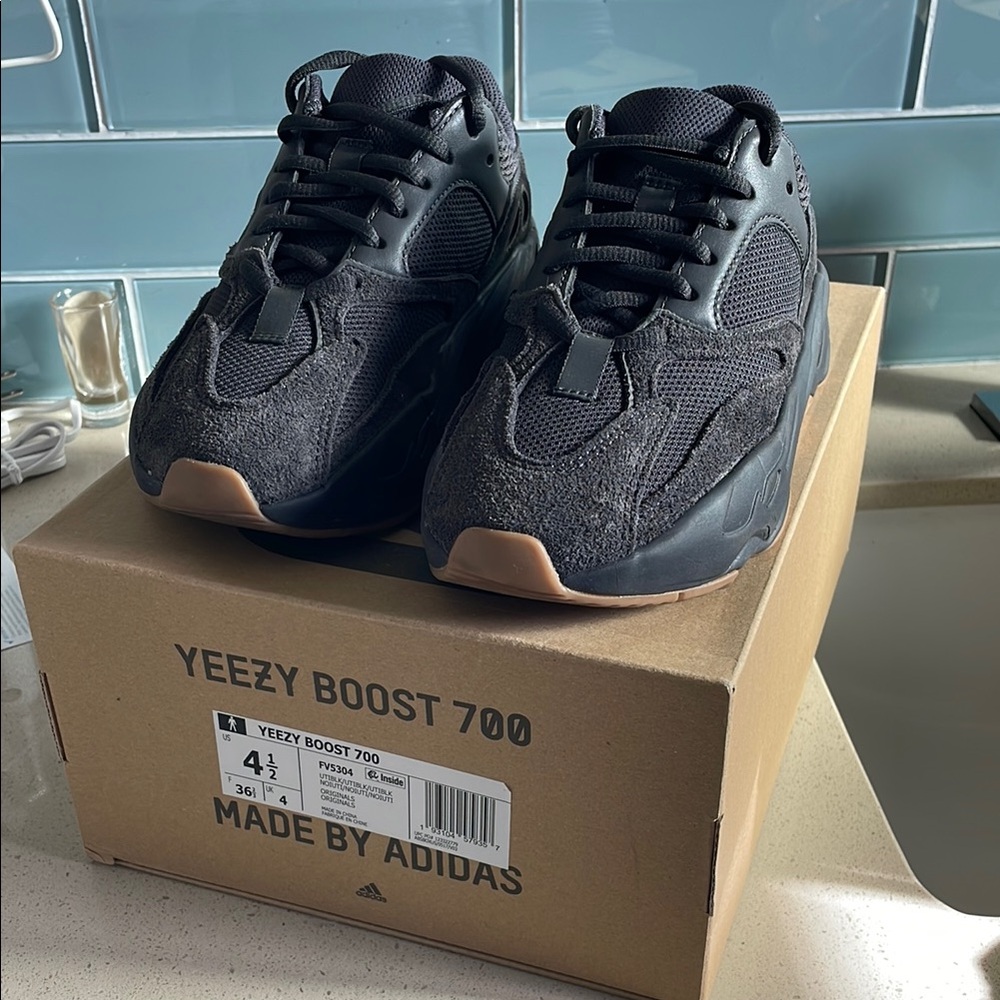 Adidas Yeezy Boost 700 Men's Shoes - Black